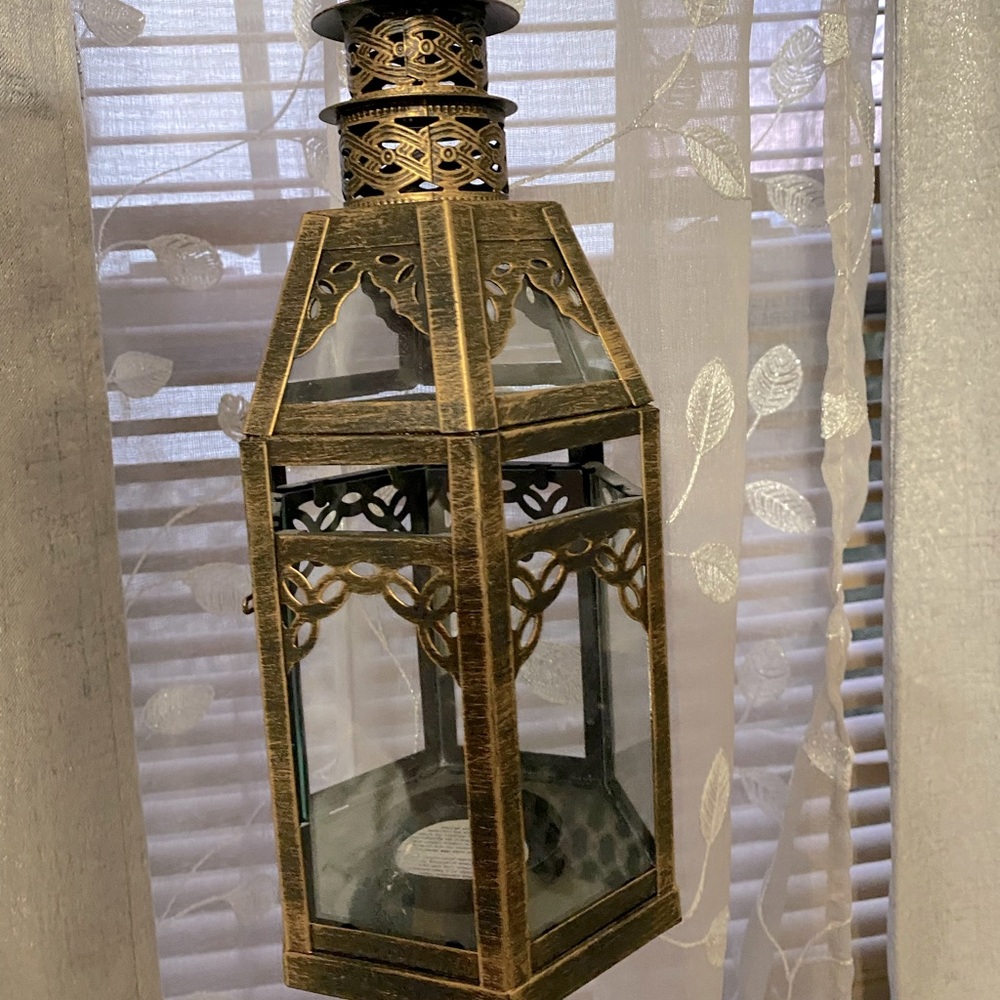 Metal unique design lantern!